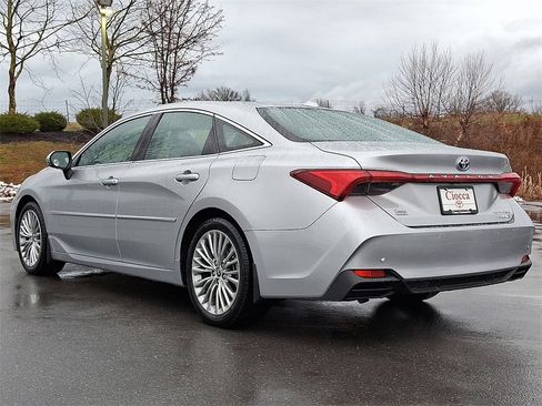 Used 2022 Toyota Avalon Limited image 7