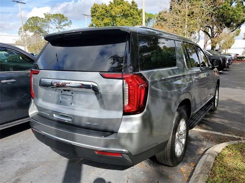Used 2024 GMC Yukon XL SLT w/ SLT Luxury Package image 4