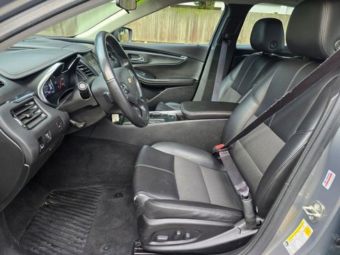 Used 2017 Chevrolet Impala LT image 25