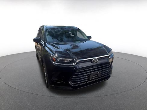 Used 2025 Toyota Grand Highlander FWD image 3