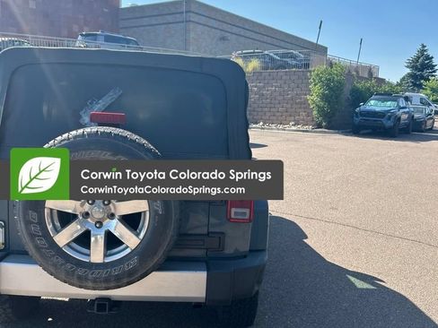 Used 2015 Jeep Wrangler Unlimited Sahara w/ Connectivity Group AWD/4WD image 5