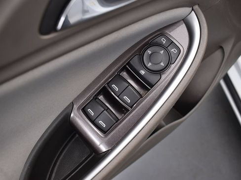 Used 2021 Chevrolet Malibu LS FWD image 15