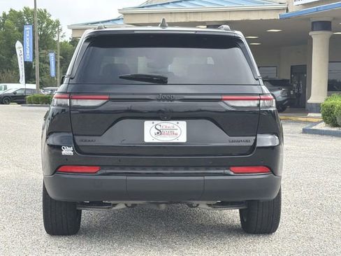 Used 2024 Jeep Grand Cherokee Limited w/ Black Appearance Package AWD/4WD image 35
