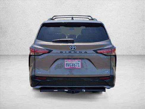 Used 2021 Toyota Sienna XSE w/ XSE Plus Package AWD/4WD image 7