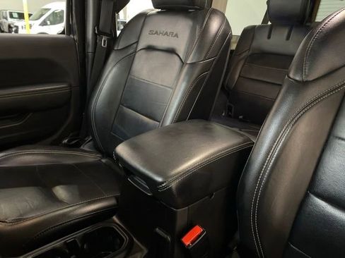 Used 2022 Jeep Wrangler Unlimited Sahara AWD/4WD image 61