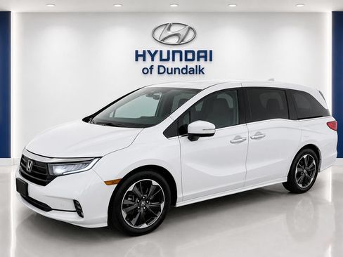 Used 2023 Honda Odyssey Elite image 3