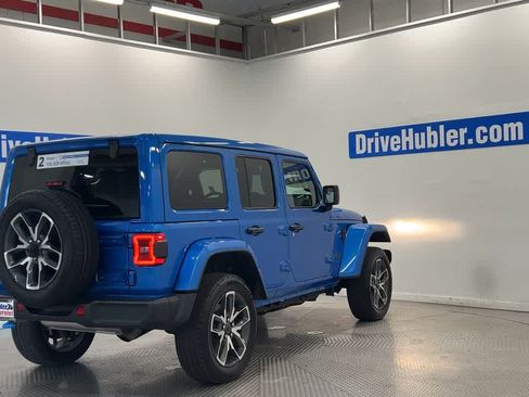 Used 2024 Jeep Wrangler Unlimited w/ Convenience Group AWD/4WD image 2