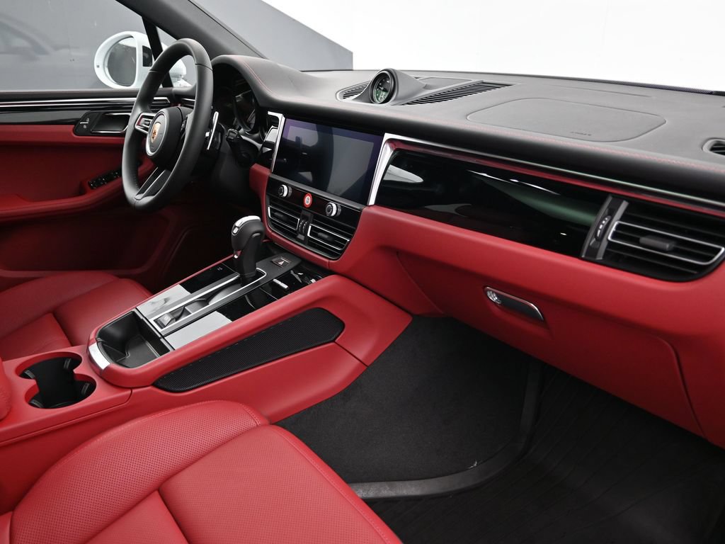 Certified 2026 Porsche Macan AWD/4WD image 14