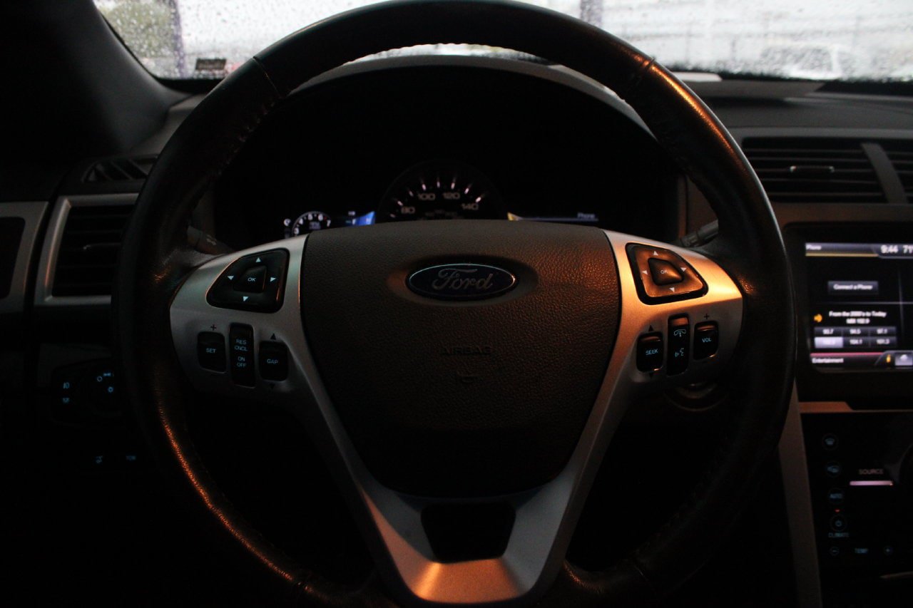 Used 2023 Ford Explorer Limited w/ Equipment Group 301A AWD/4WD image 10