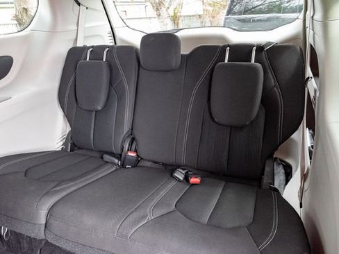 Used 2023 Chrysler Voyager LX image 18