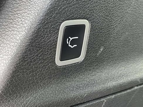 Certified 2025 Chrysler Pacifica Select FWD image 38