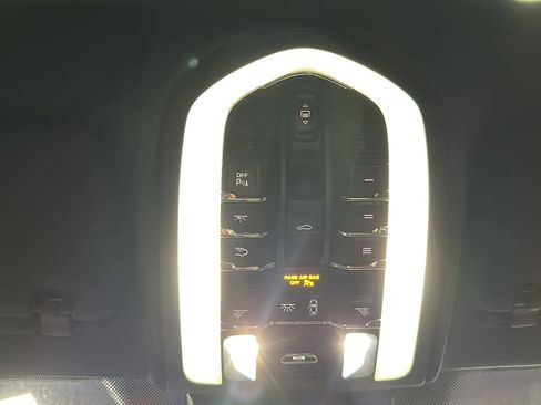 Used 2018 Porsche Cayenne Platinum Edition image 28