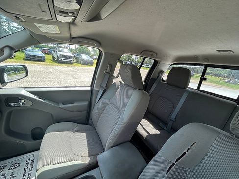 Used 2016 Nissan Frontier SV RWD image 11