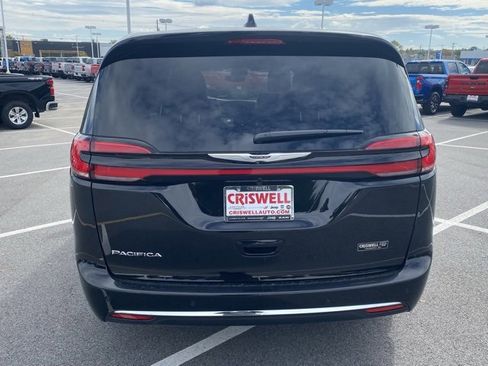 New 2026 Chrysler Pacifica Select image 5
