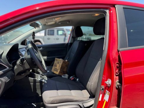 Used 2022 Hyundai Accent SE FWD image 5