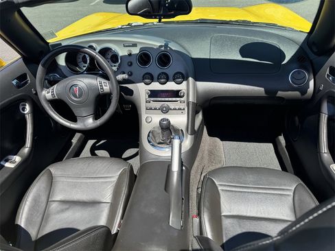 Used 2009 Pontiac Solstice Convertible w/ Premium Package image 15