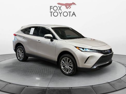 Used 2022 Toyota Venza XLE image 8