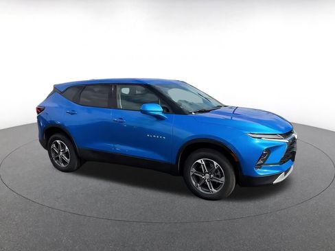 Used 2025 Chevrolet Blazer LT image 2