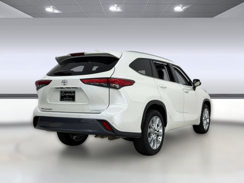 Used 2021 Toyota Highlander Limited FWD image 9