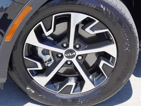 Used 2025 Kia Sportage EX w/ Premium Package FWD image 11