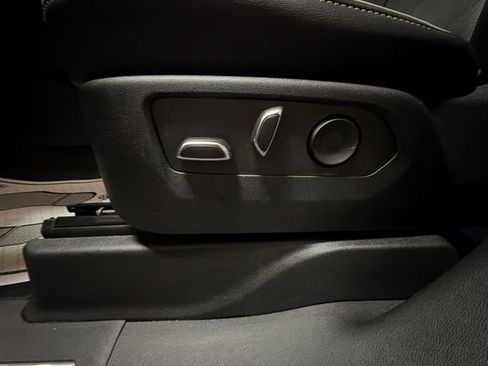 Used 2023 Cadillac Escalade ESV Premium Luxury image 12