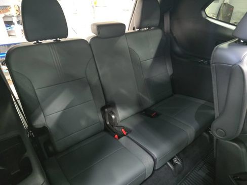 Used 2024 GMC Acadia AT4 w/ Luxury Package AWD/4WD image 16