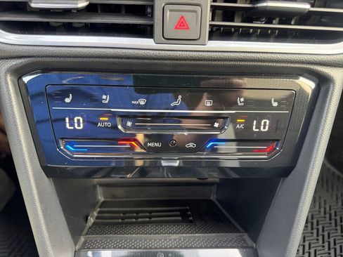 New 2026 Volkswagen Taos SEL image 18