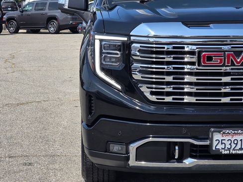 Used 2022 GMC Sierra 1500 Denali AWD/4WD image 3