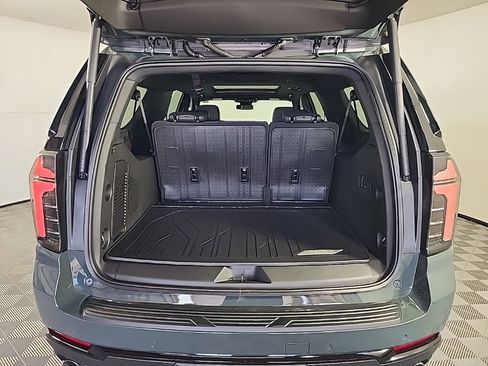 New 2026 Chevrolet Suburban Z71 w/ Comfort Package image 12