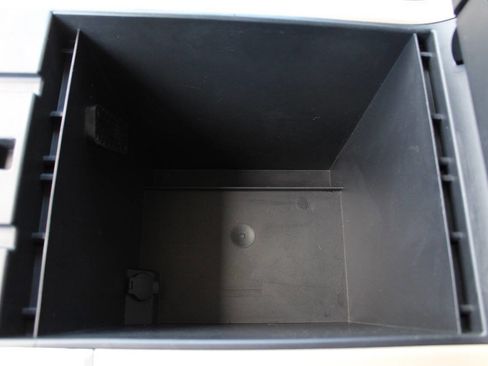 Used 2016 Nissan Titan SL image 12