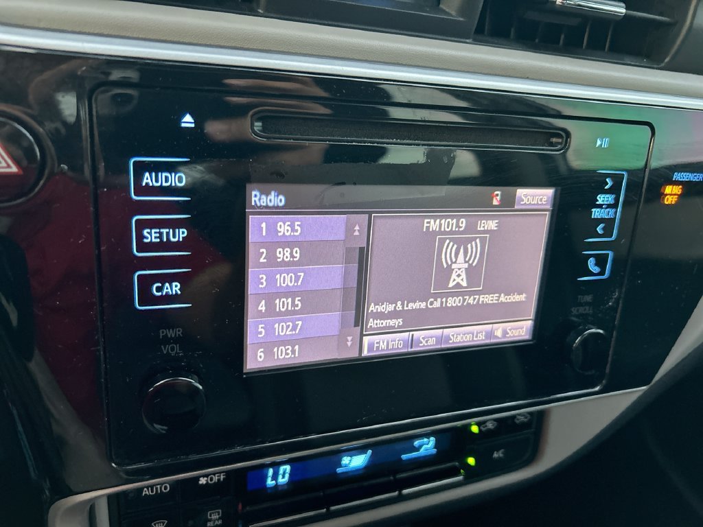 Used 2018 Toyota Corolla LE FWD image 21