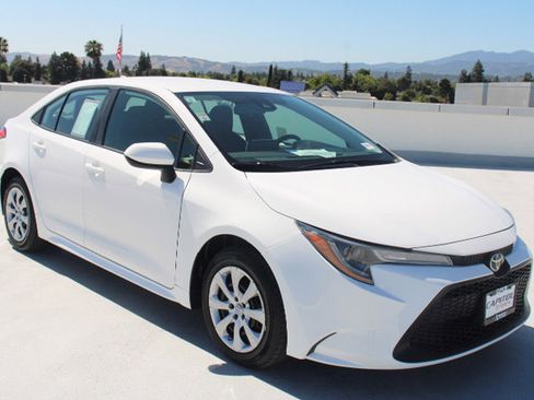 Certified 2022 Toyota Corolla LE FWD image 2
