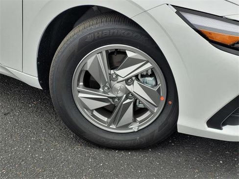 New 2026 Hyundai Elantra SE image 9