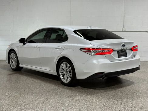 Used 2019 Toyota Camry XLE FWD image 6