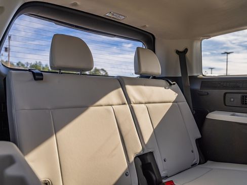 Used 2025 Hyundai Santa Fe Calligraphy w/ Tow & Go Package image 25