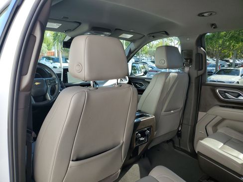 Used 2023 Chevrolet Suburban LT RWD image 15