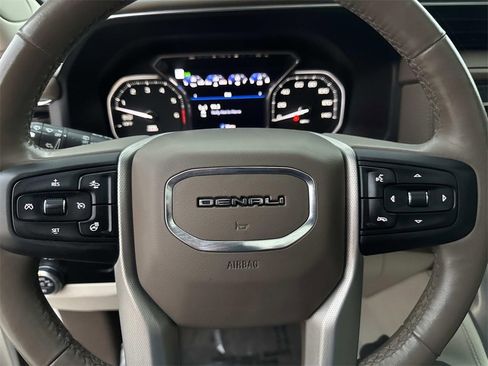 Used 2021 GMC Yukon Denali w/ Denali Premium Package image 25