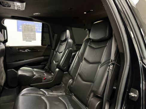 Used 2018 Cadillac Escalade Platinum RWD image 18