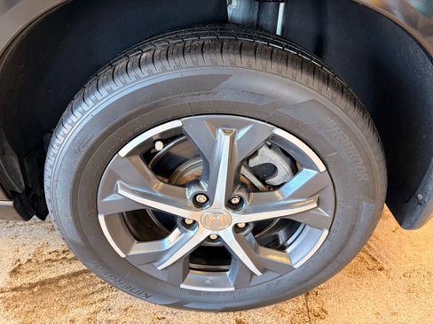 Used 2023 Honda HR-V EX-L image 46