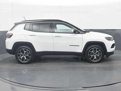 Used 2025 Jeep Compass Limited AWD/4WD image 8
