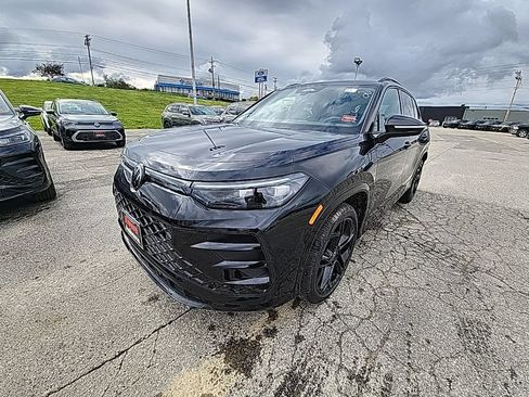 New 2026 Volkswagen Tiguan SE R-Line AWD/4WD image 2