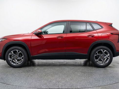 Used 2025 Chevrolet Trax LT w/ LT Convenience Package image 5