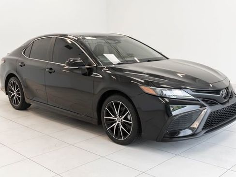 Used 2022 Toyota Camry SE FWD image 7