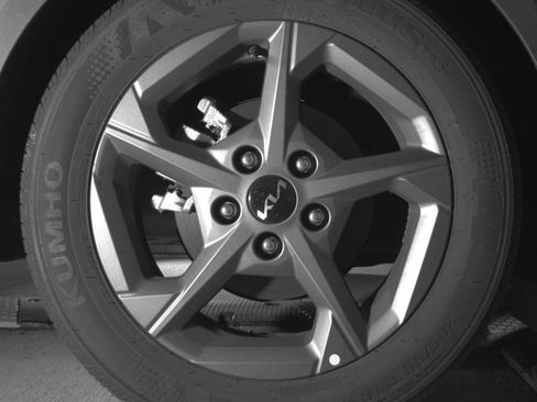 Used 2025 Kia K4 LXS image 15