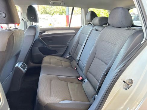 Used 2016 Volkswagen Golf S image 20