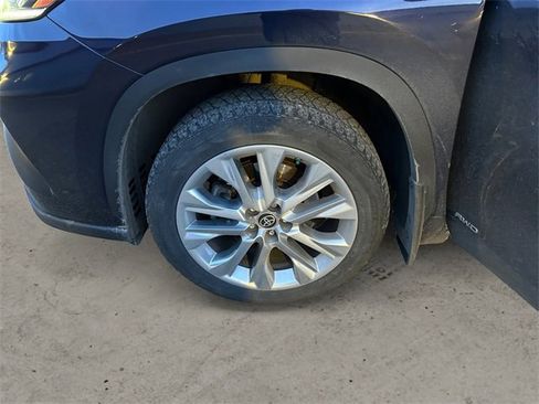 Used 2022 Toyota Highlander Limited image 10