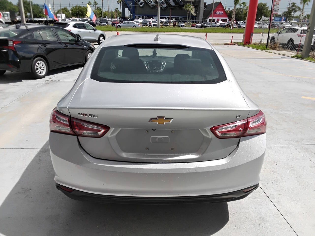 Used 2020 Chevrolet Malibu LT FWD image 2