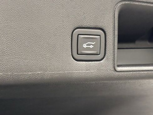 Used 2023 GMC Terrain SLT image 9