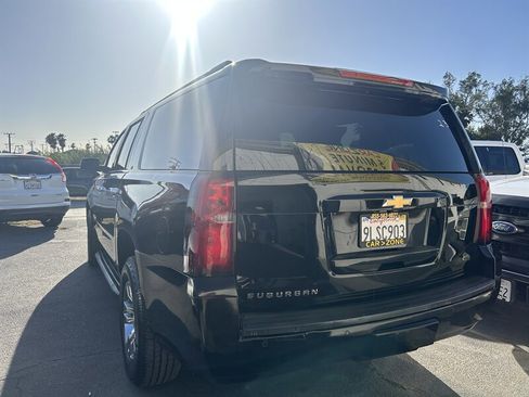 Used 2017 Chevrolet Suburban LT image 9
