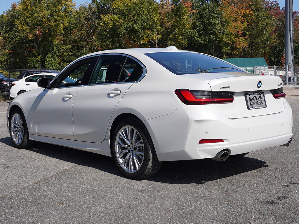 Used 2024 BMW 330i xDrive Sedan w/ Premium Package AWD/4WD image 12